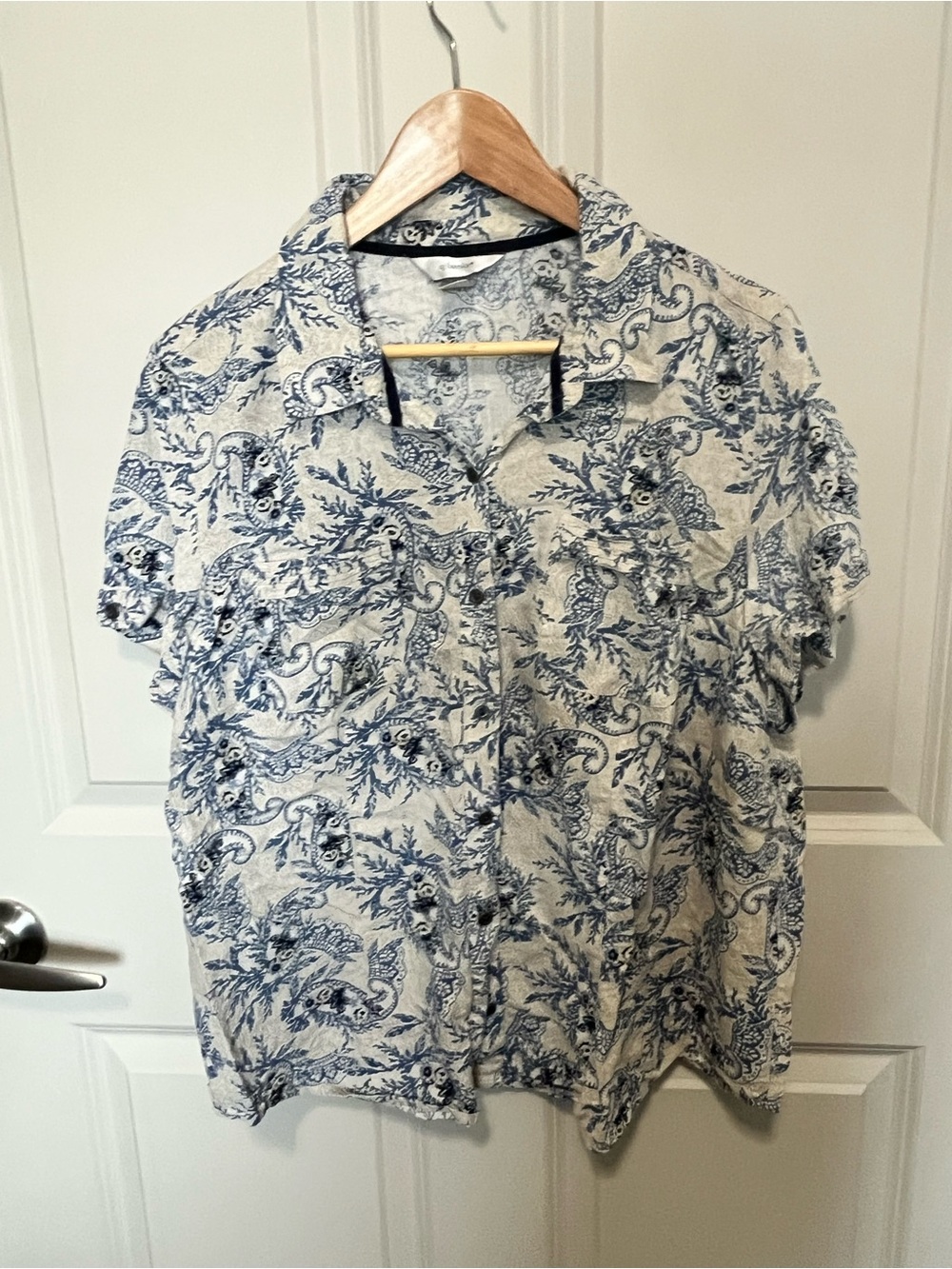 CJ banks Linen/Rayon Button down Collard shirt 1X